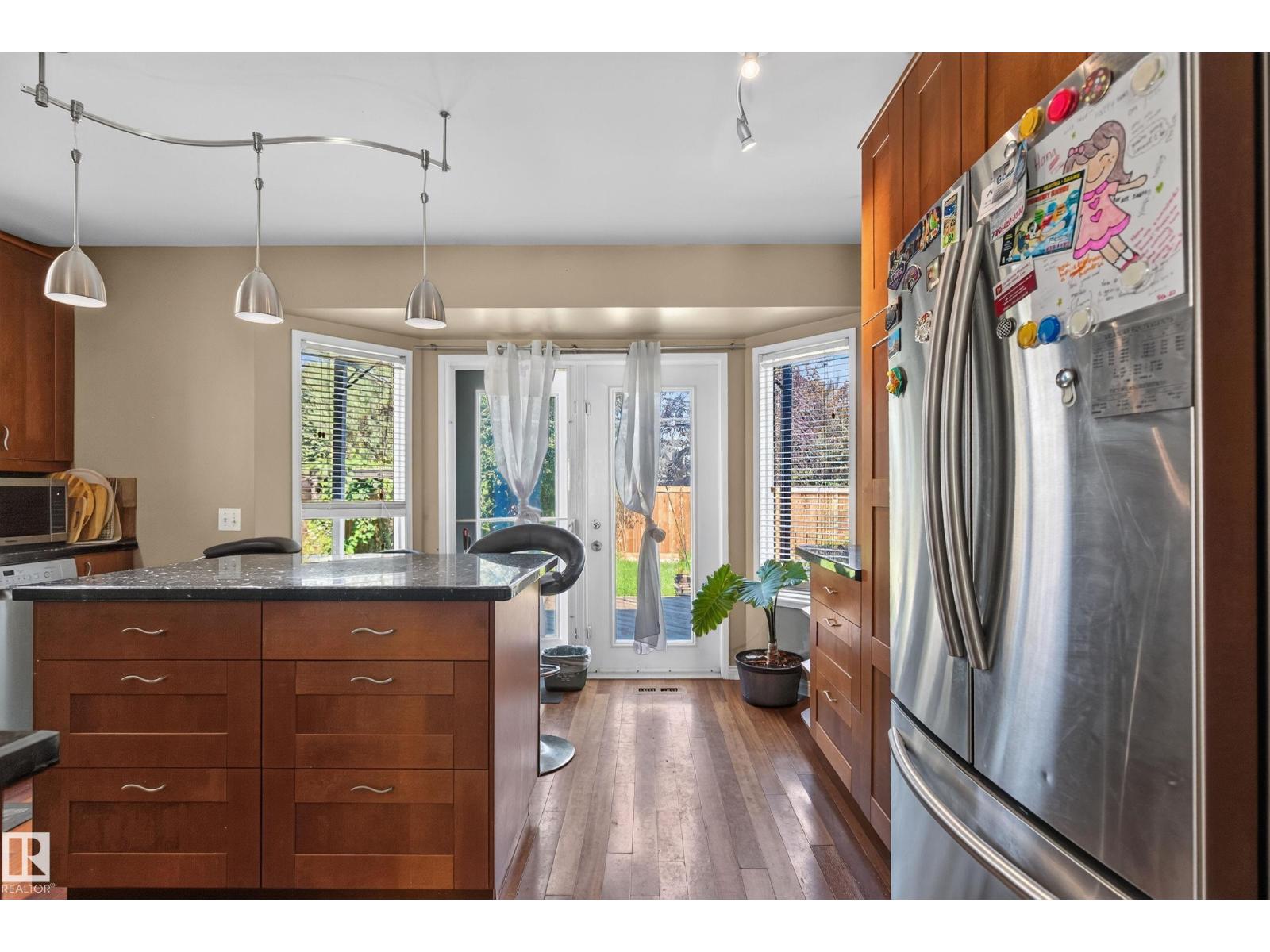 19040 70 Av Nw Property Photo 11