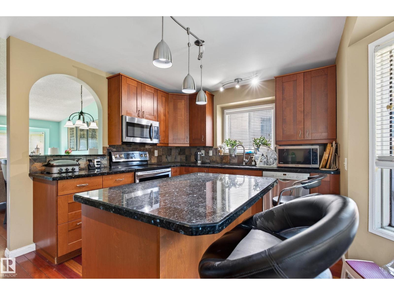 19040 70 Av Nw Property Photo 12
