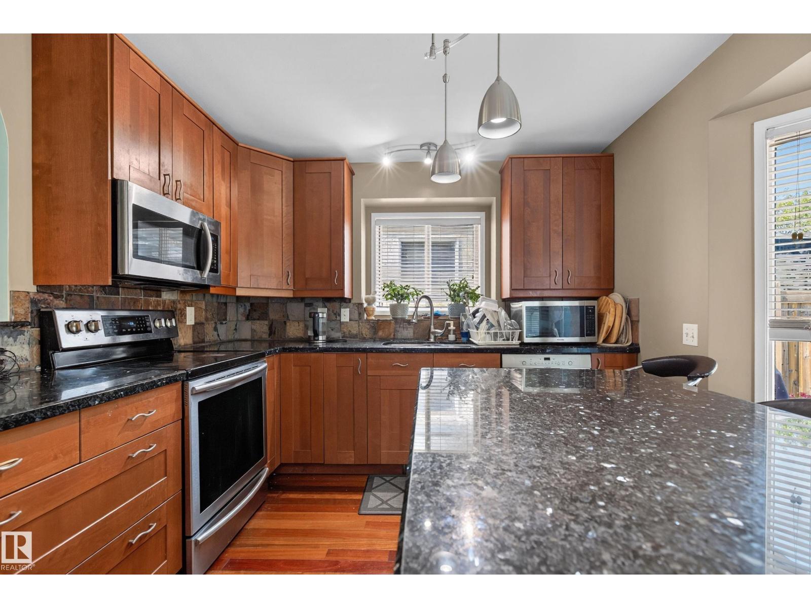 19040 70 Av Nw Property Photo 13