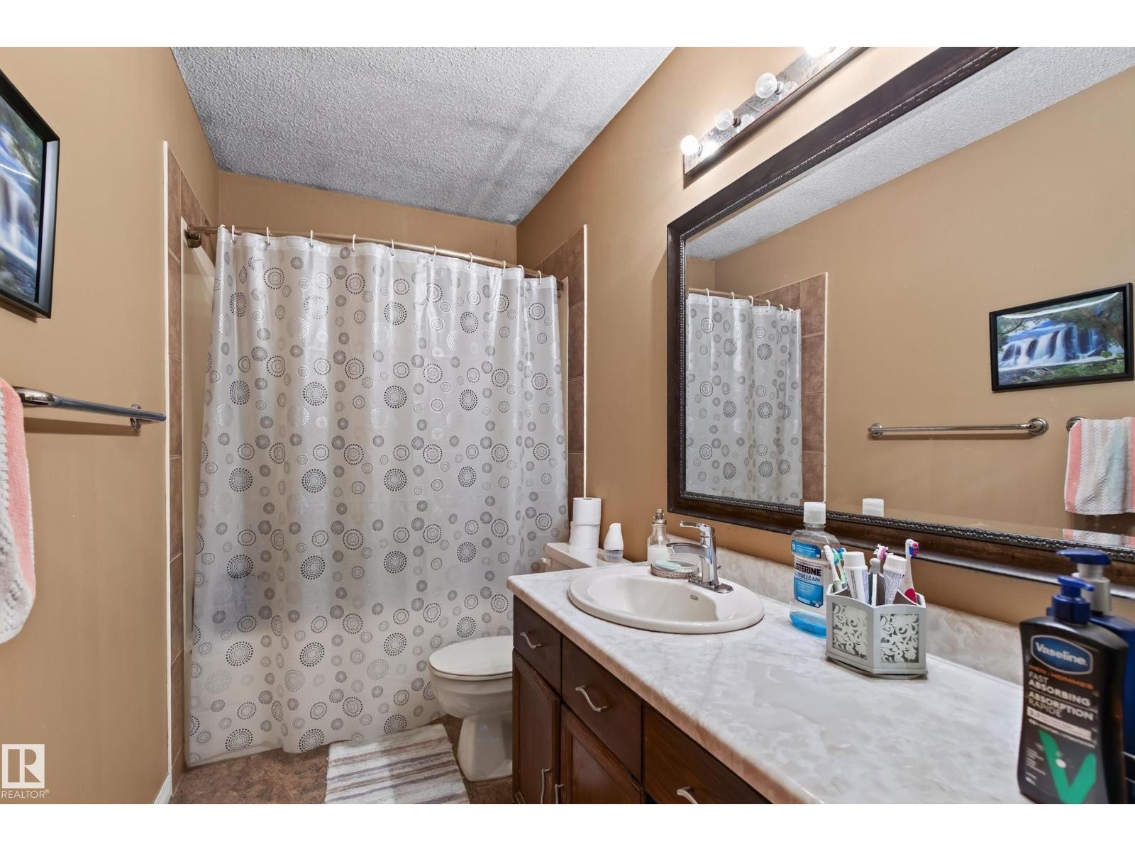 19040 70 Av Nw Property Photo 19