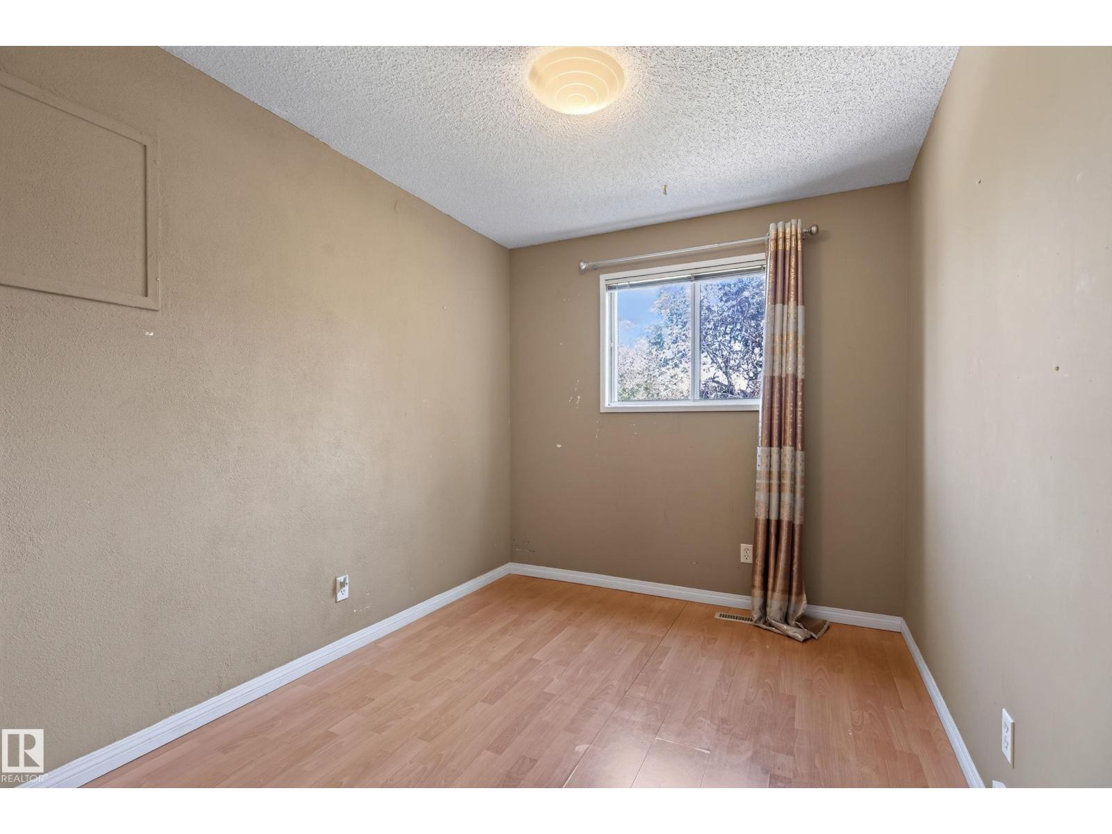 19040 70 Av Nw Property Photo 20