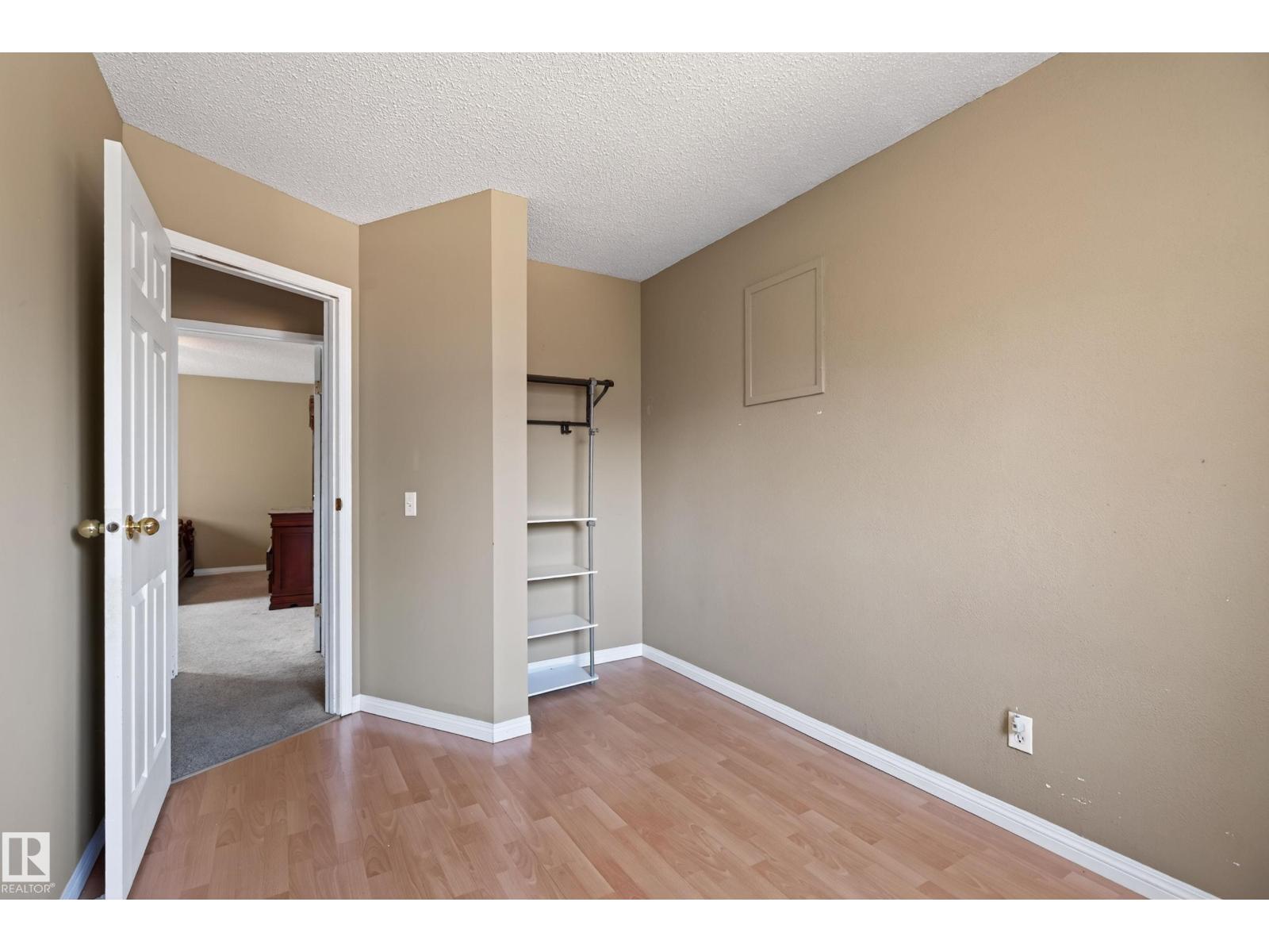 19040 70 Av Nw Property Photo 21