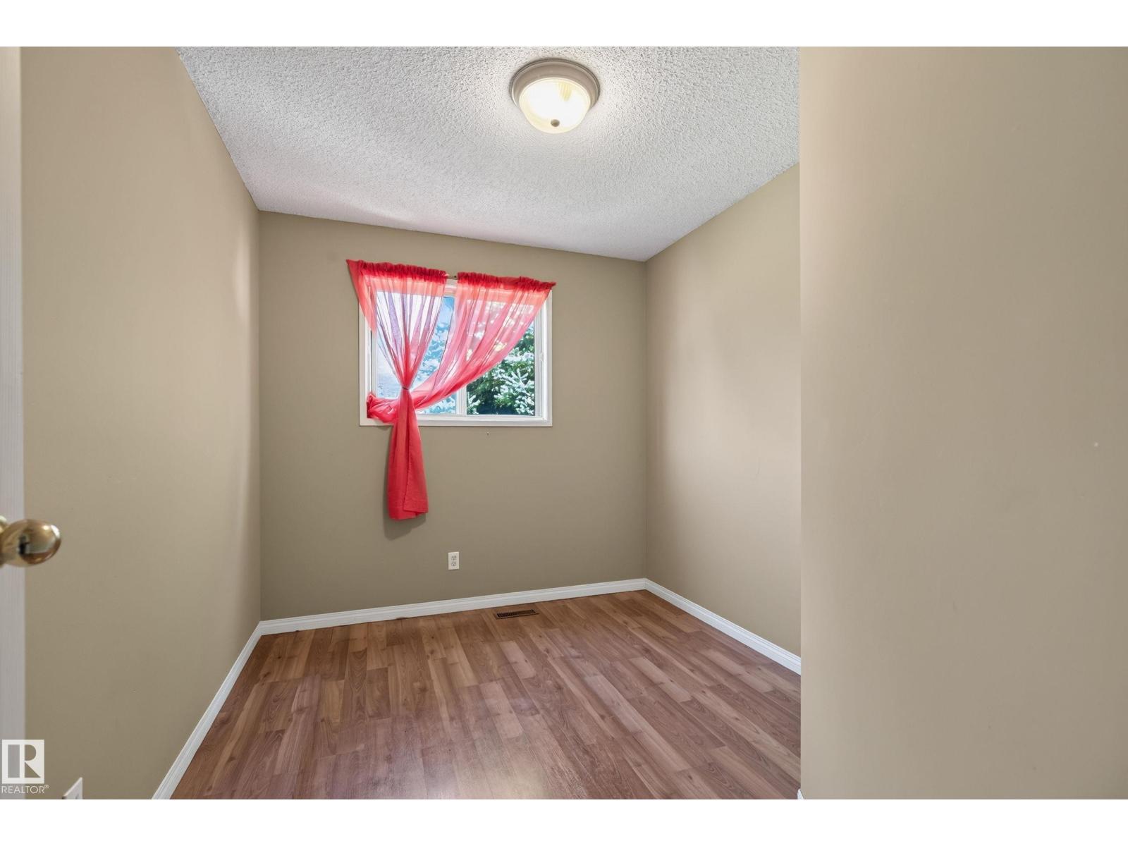 19040 70 Av Nw Property Photo 22