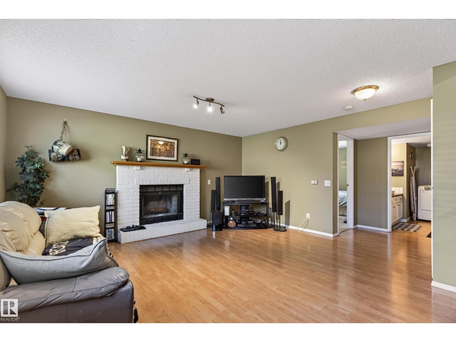 19040 70 Av Nw Property Photo 24