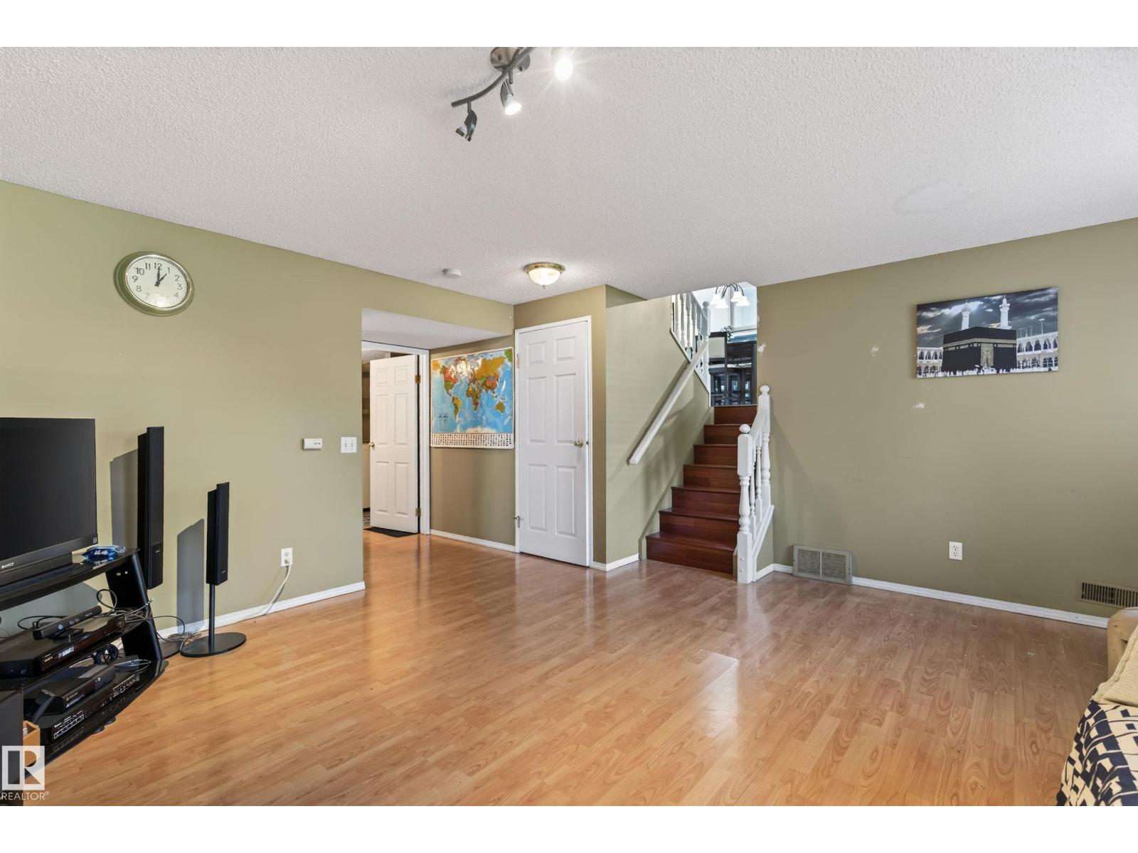 19040 70 Av Nw Property Photo 26
