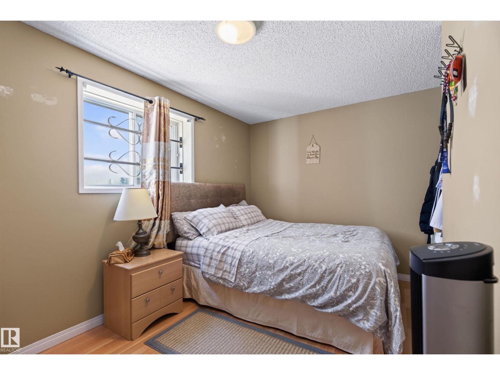 19040 70 Av Nw Property Photo 27
