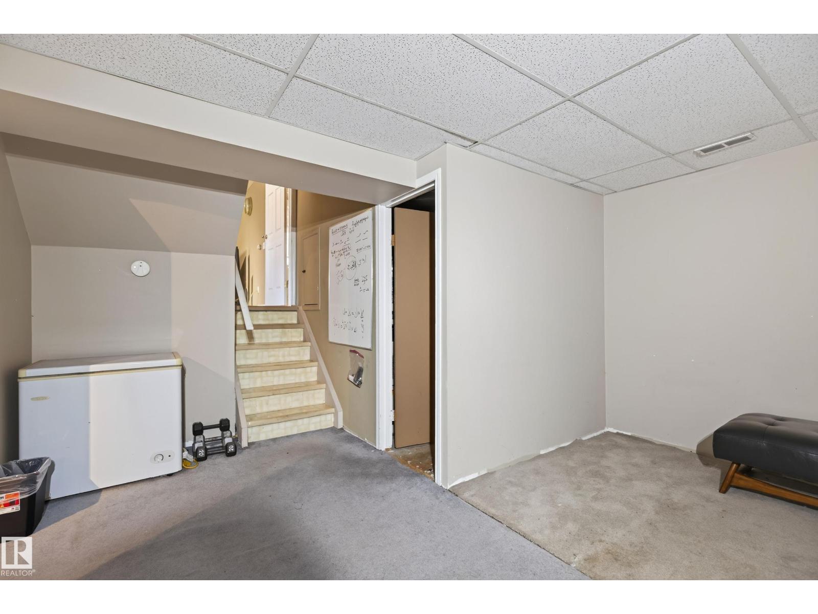 19040 70 Av Nw Property Photo 31