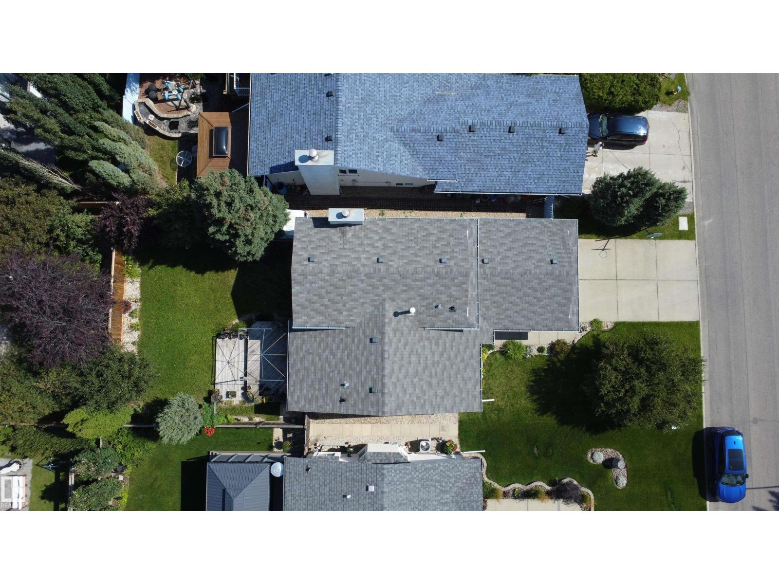 19040 70 Av Nw Property Photo 36