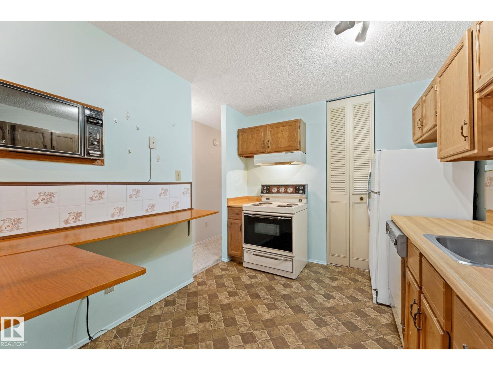 164 Surrey Gardens Nw Property Photo 16