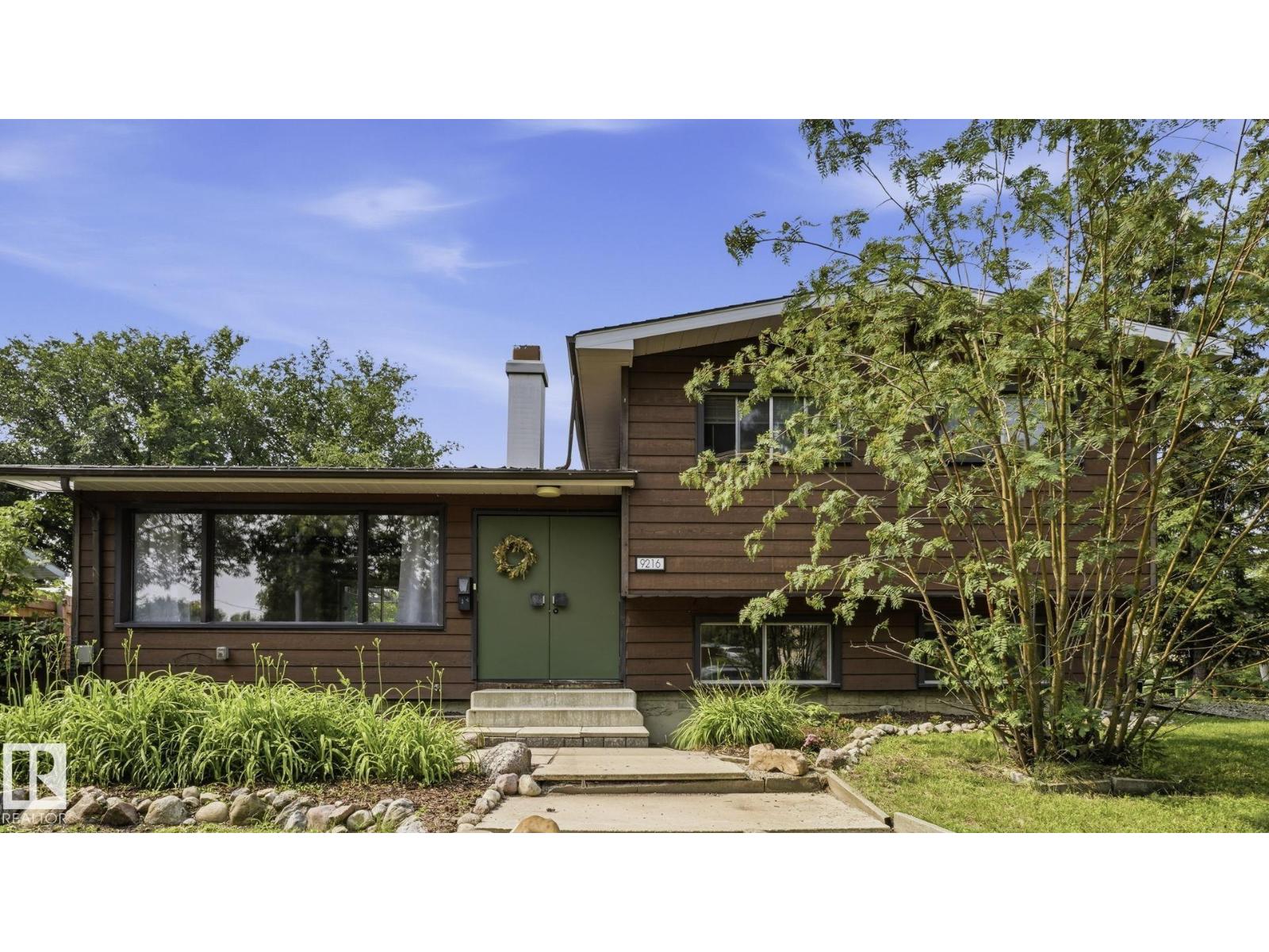 9216 93 St Property Photo 1