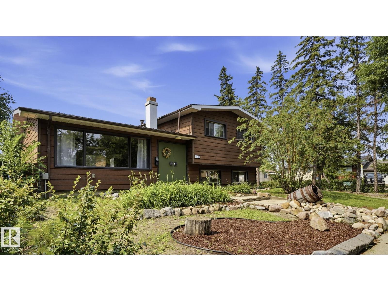 9216 93 St Property Photo 2