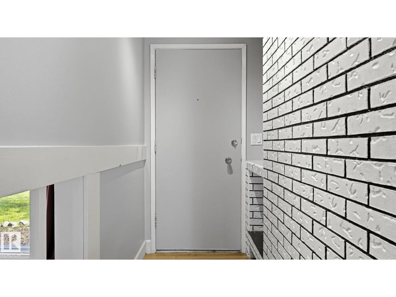 9216 93 St Property Photo 3