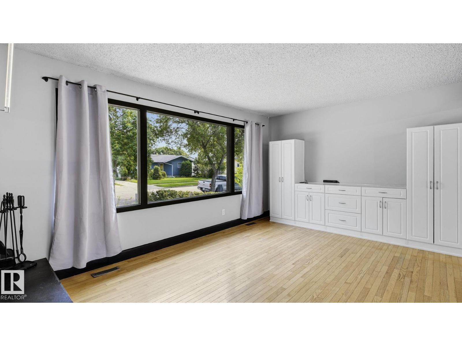 9216 93 St Property Photo 4