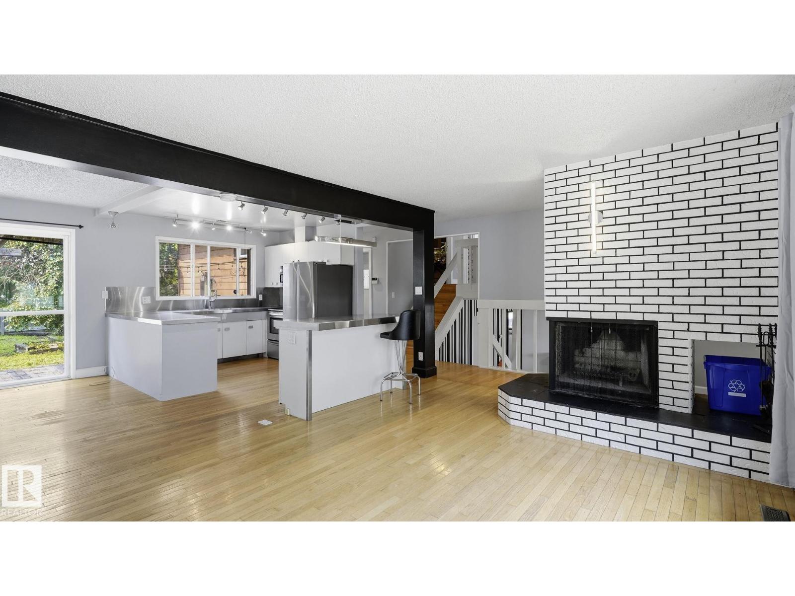 9216 93 St Property Photo 6