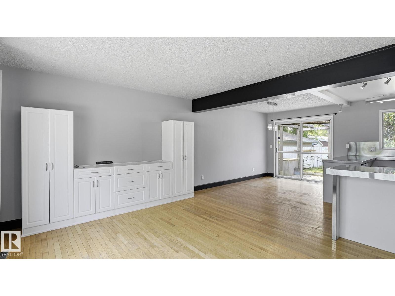9216 93 St Property Photo 7