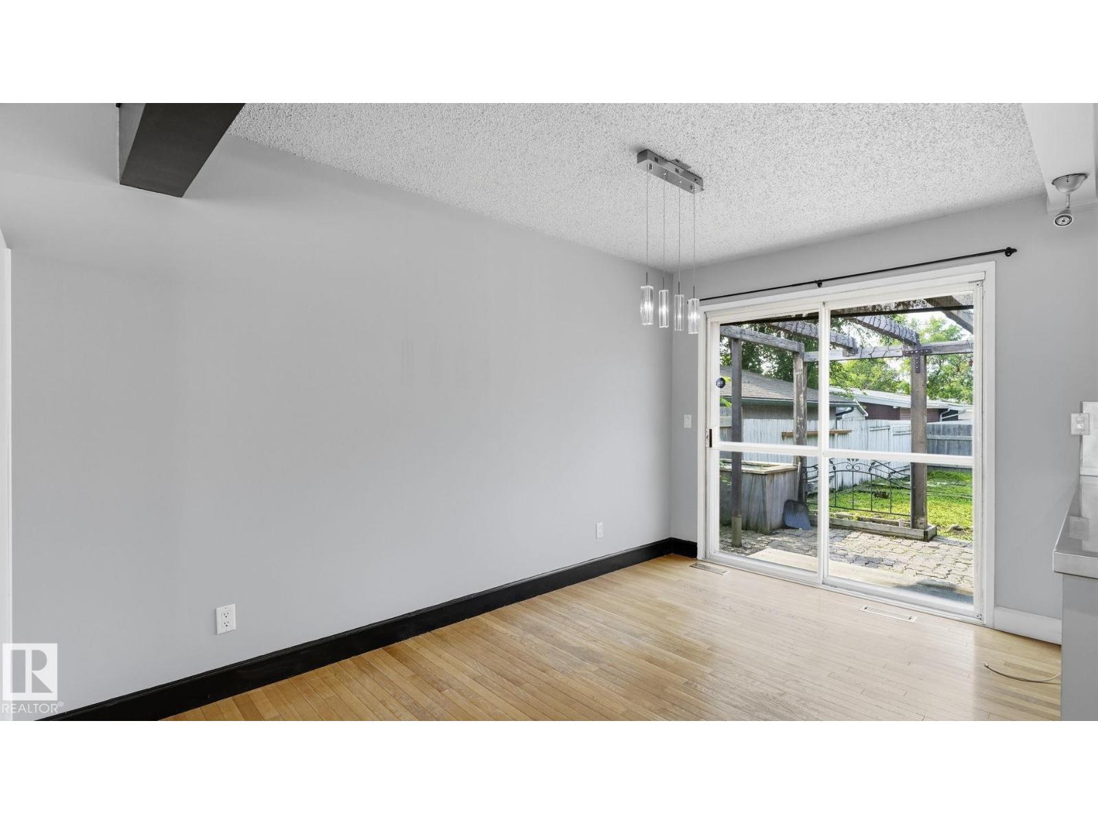 9216 93 St Property Photo 8