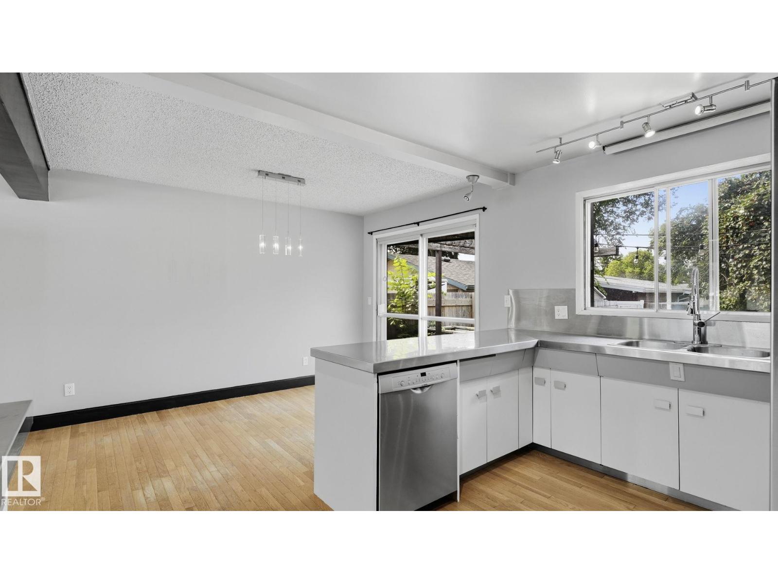 9216 93 St Property Photo 11
