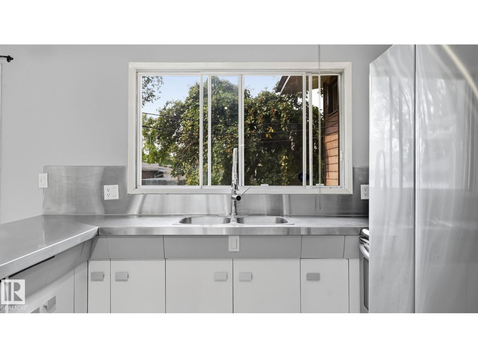 9216 93 St Property Photo 12