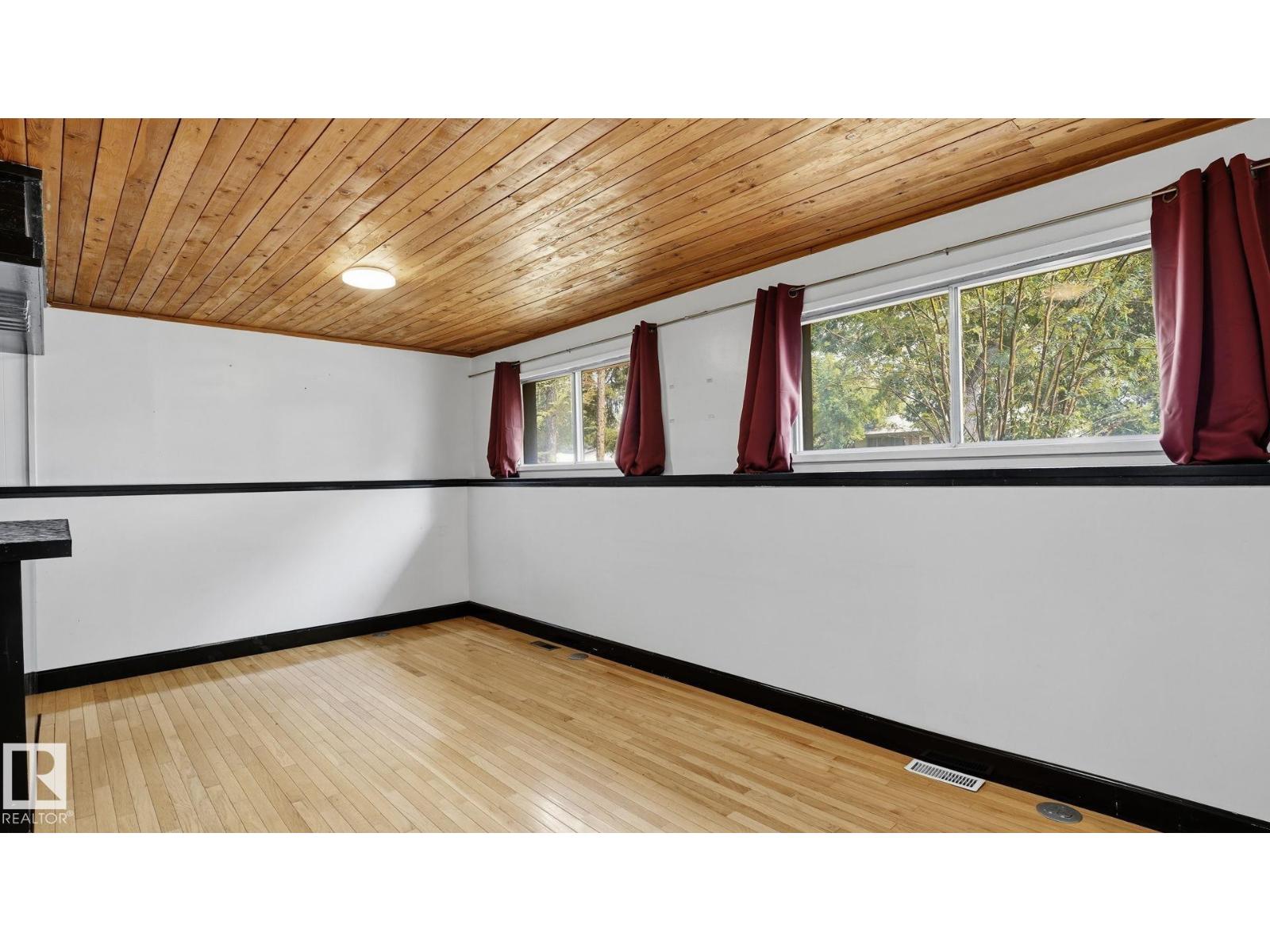 9216 93 St Property Photo 16