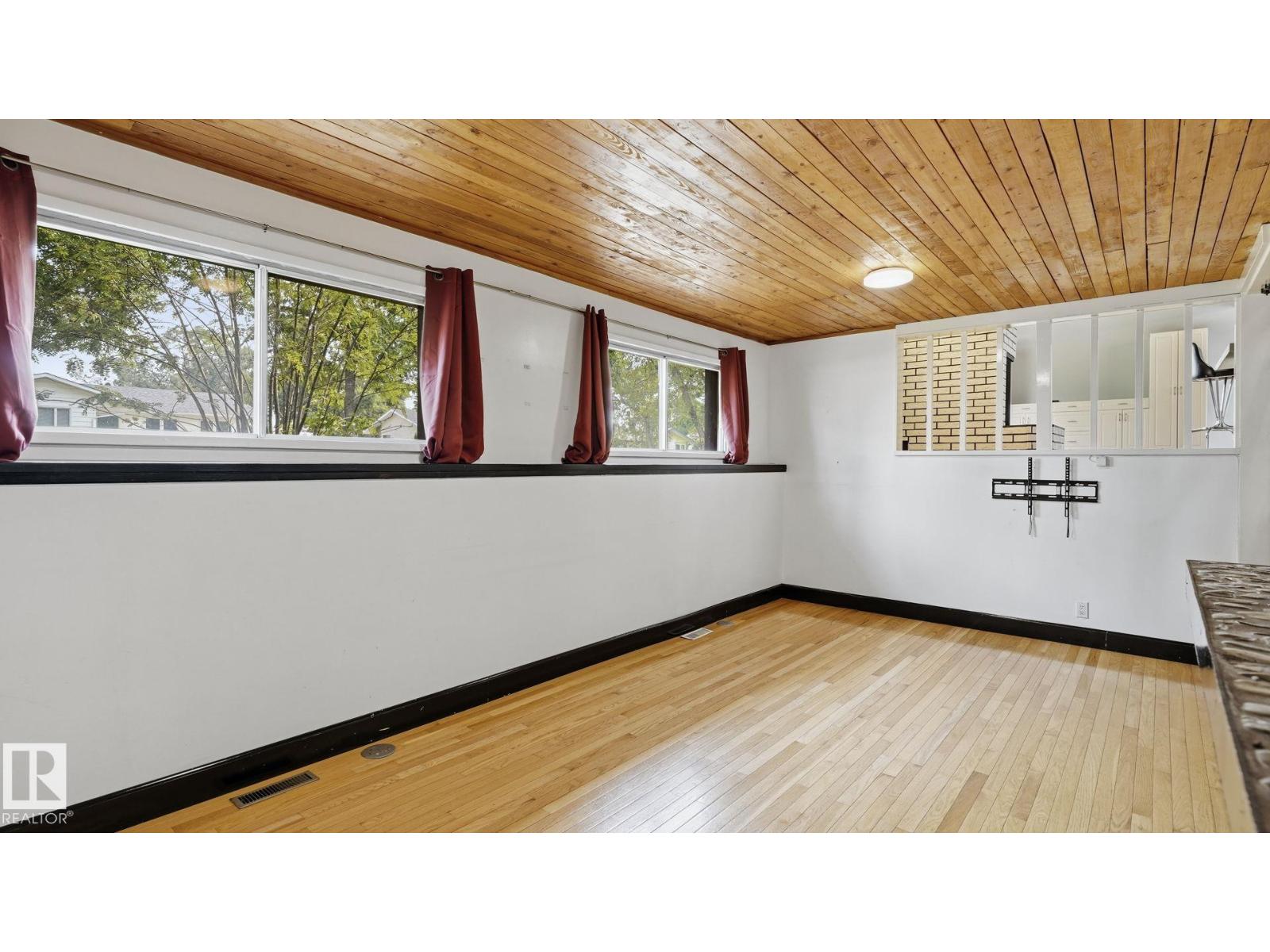 9216 93 St Property Photo 17