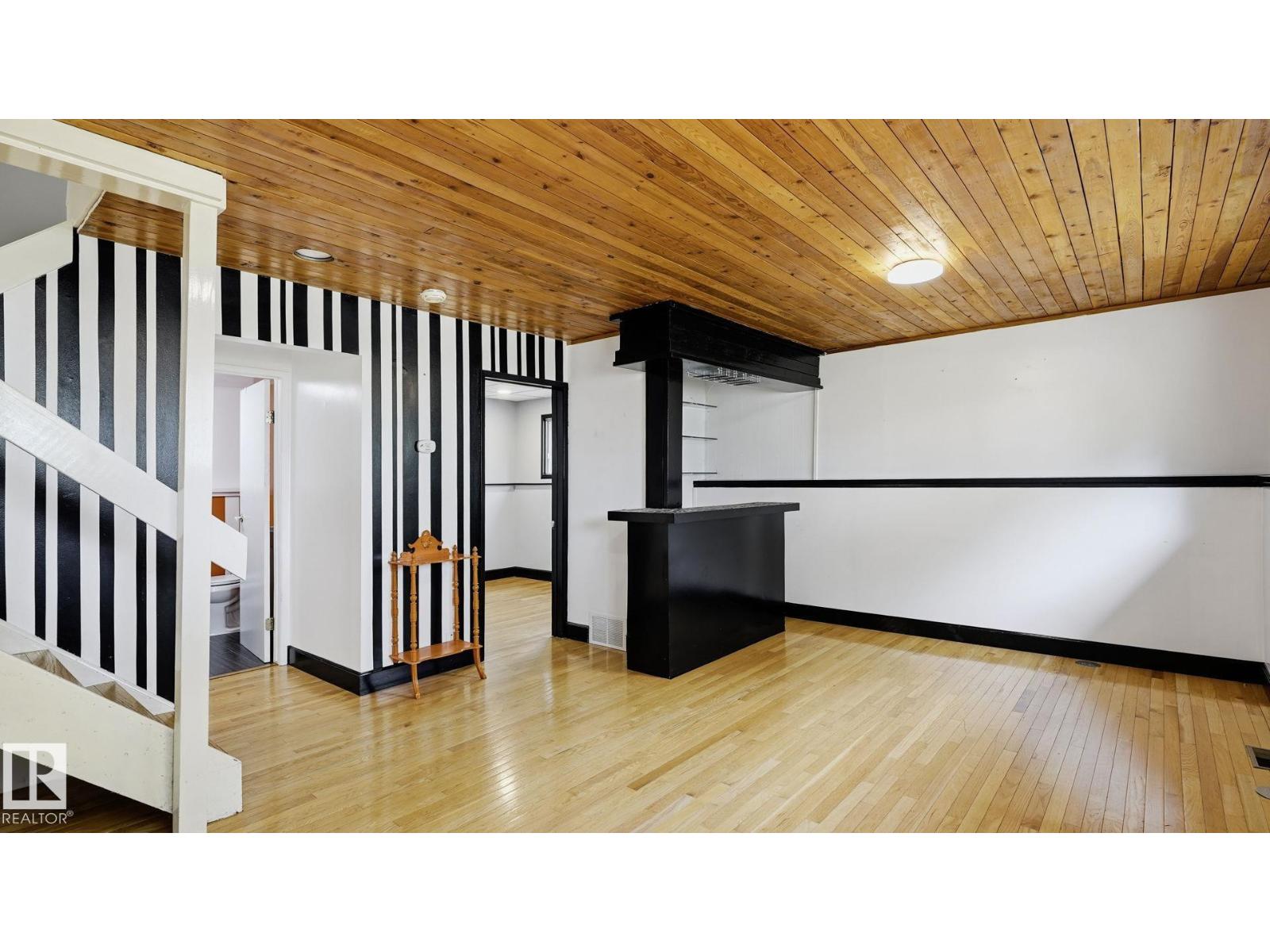 9216 93 St Property Photo 18