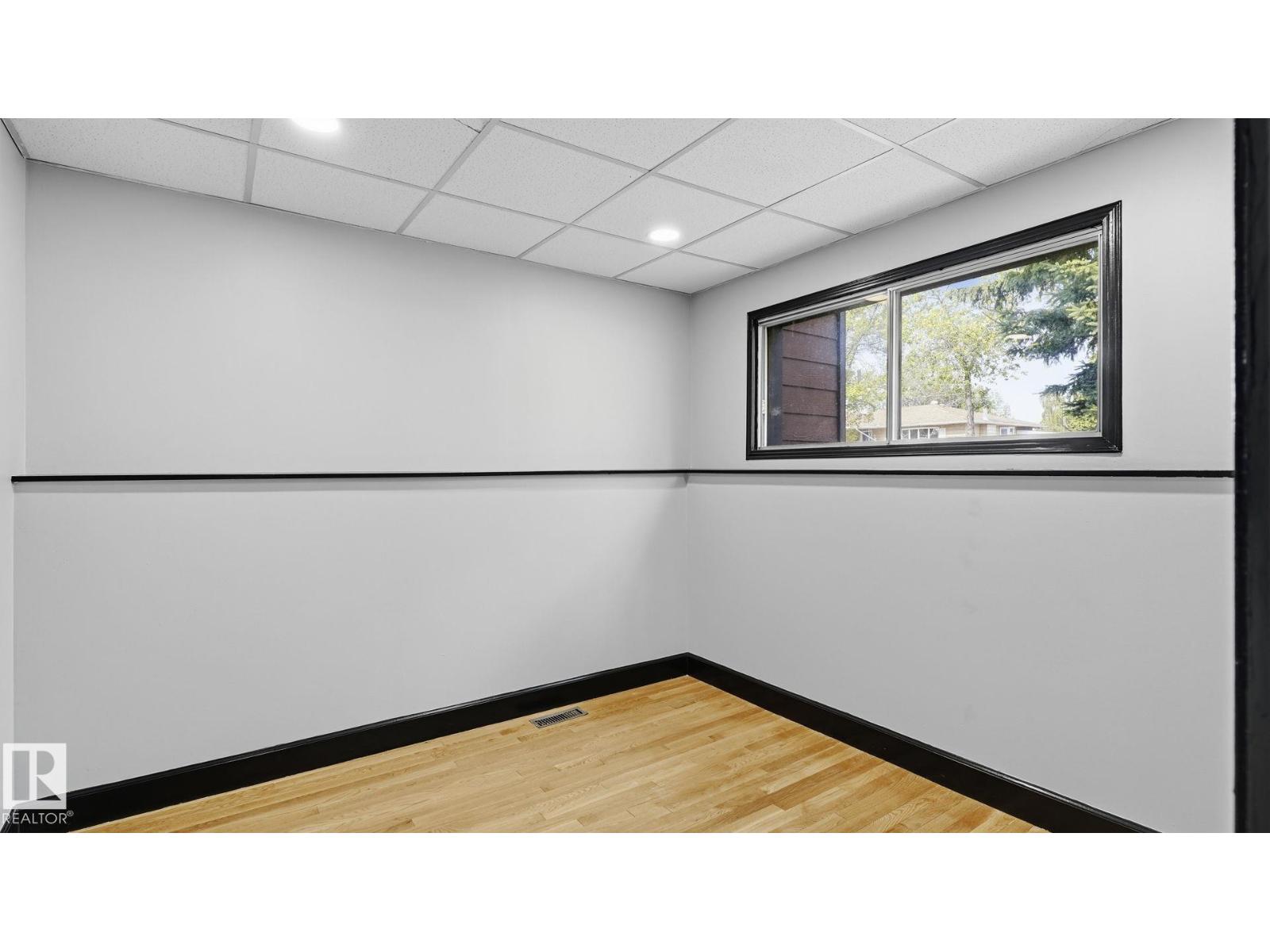 9216 93 St Property Photo 27