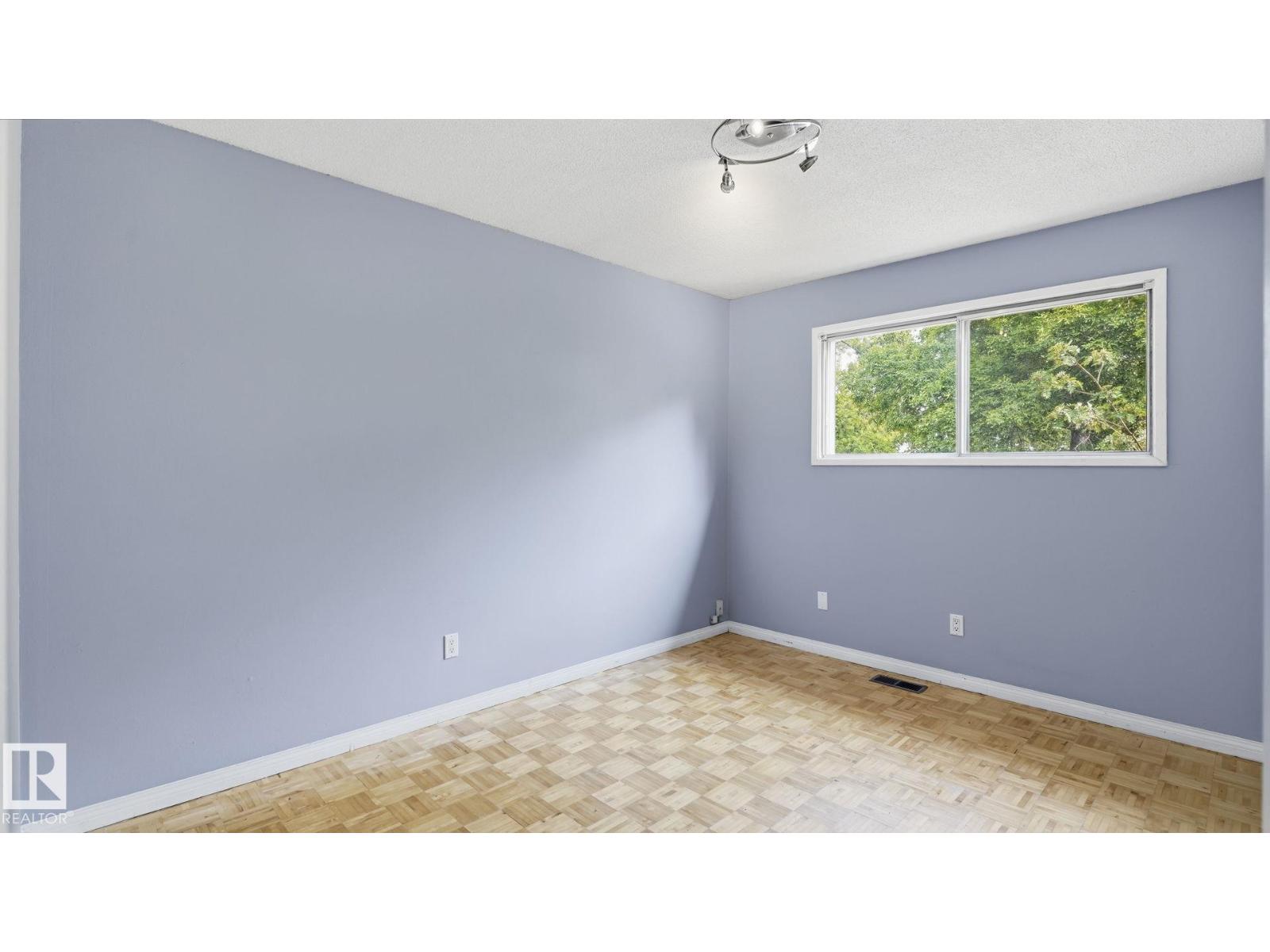 9216 93 St Property Photo 31