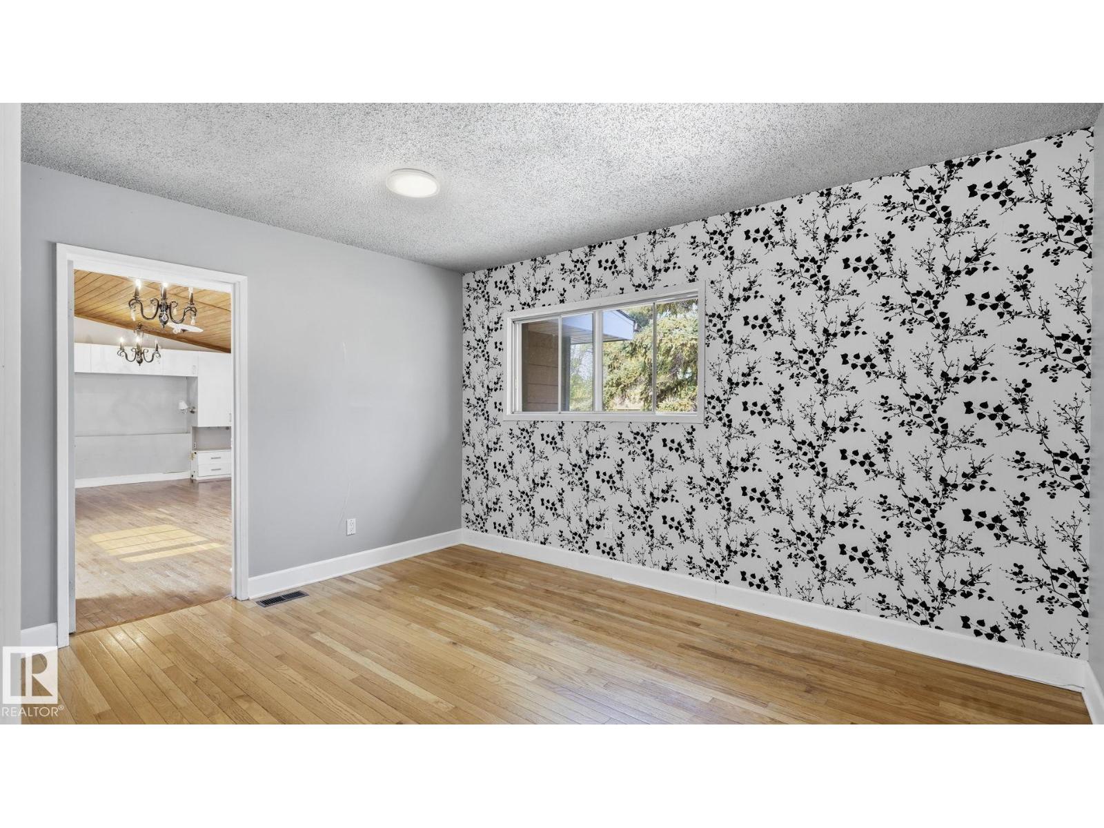 9216 93 St Property Photo 32