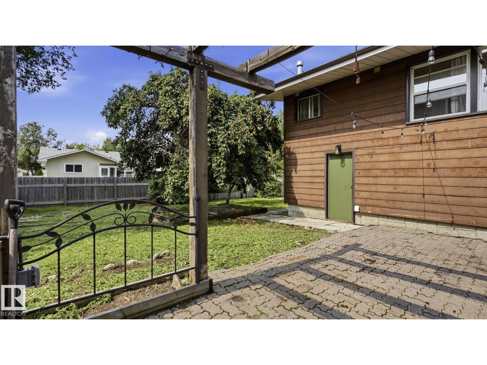 9216 93 St Property Photo 42