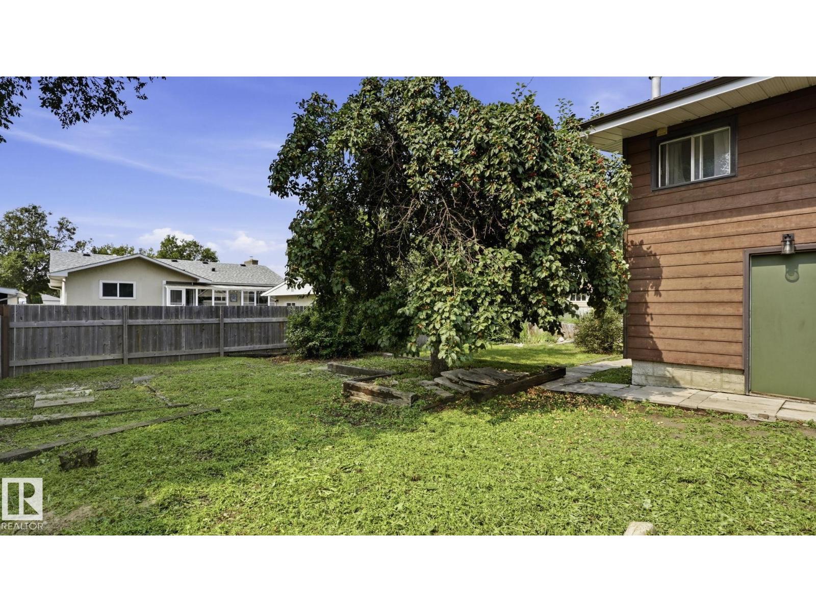9216 93 St Property Photo 43