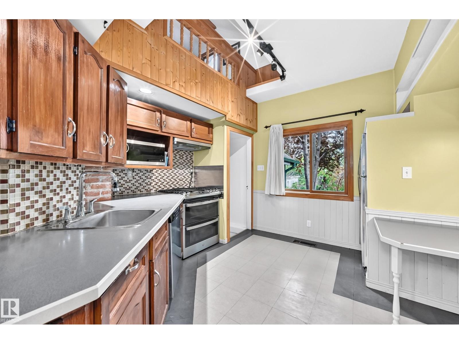 11419 126 St Nw Property Photo 6