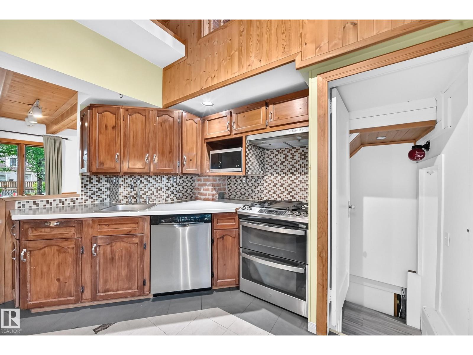 11419 126 St Nw Property Photo 7