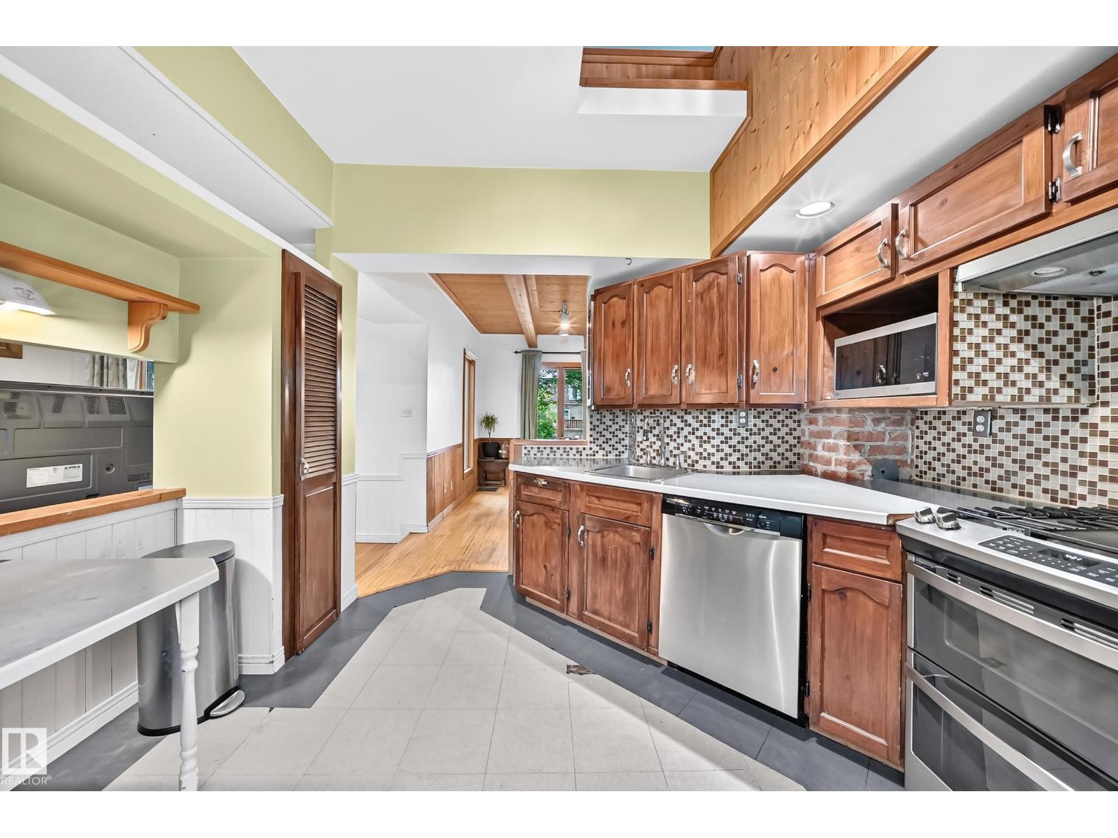 11419 126 St Nw Property Photo 8