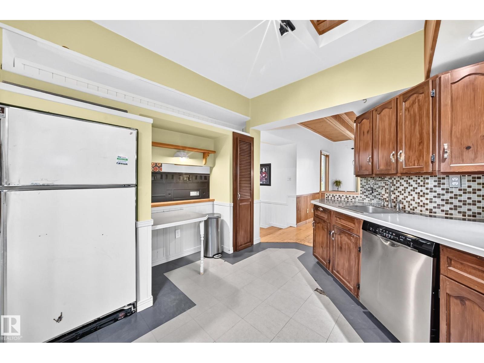 11419 126 St Nw Property Photo 9