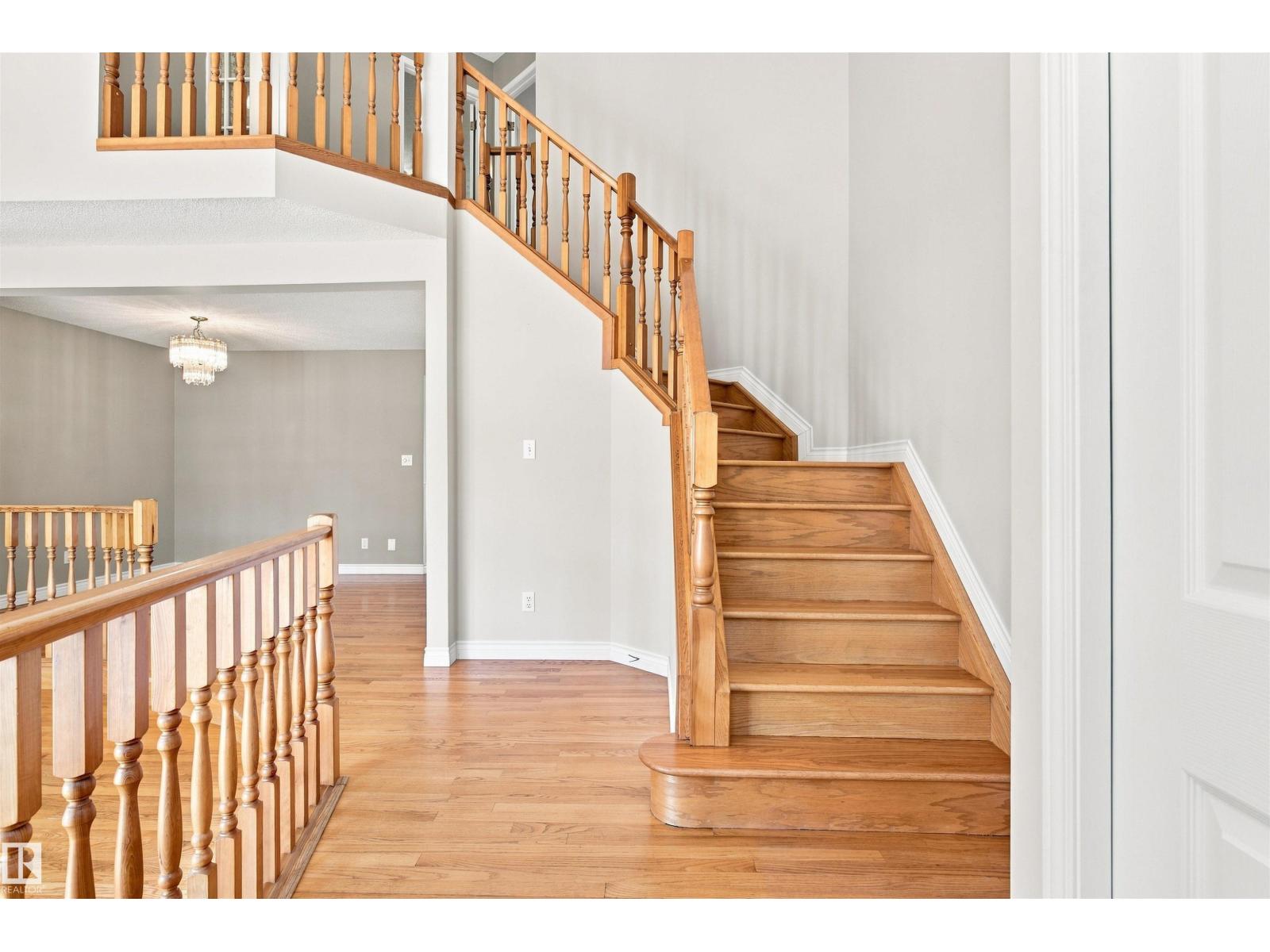 #1 3311 58 St Nw Property Photo 4