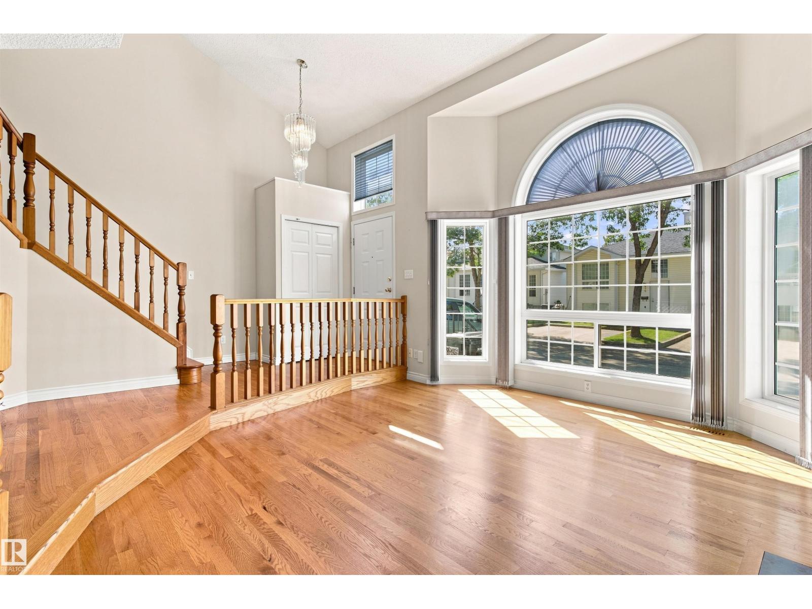 #1 3311 58 St Nw Property Photo 6