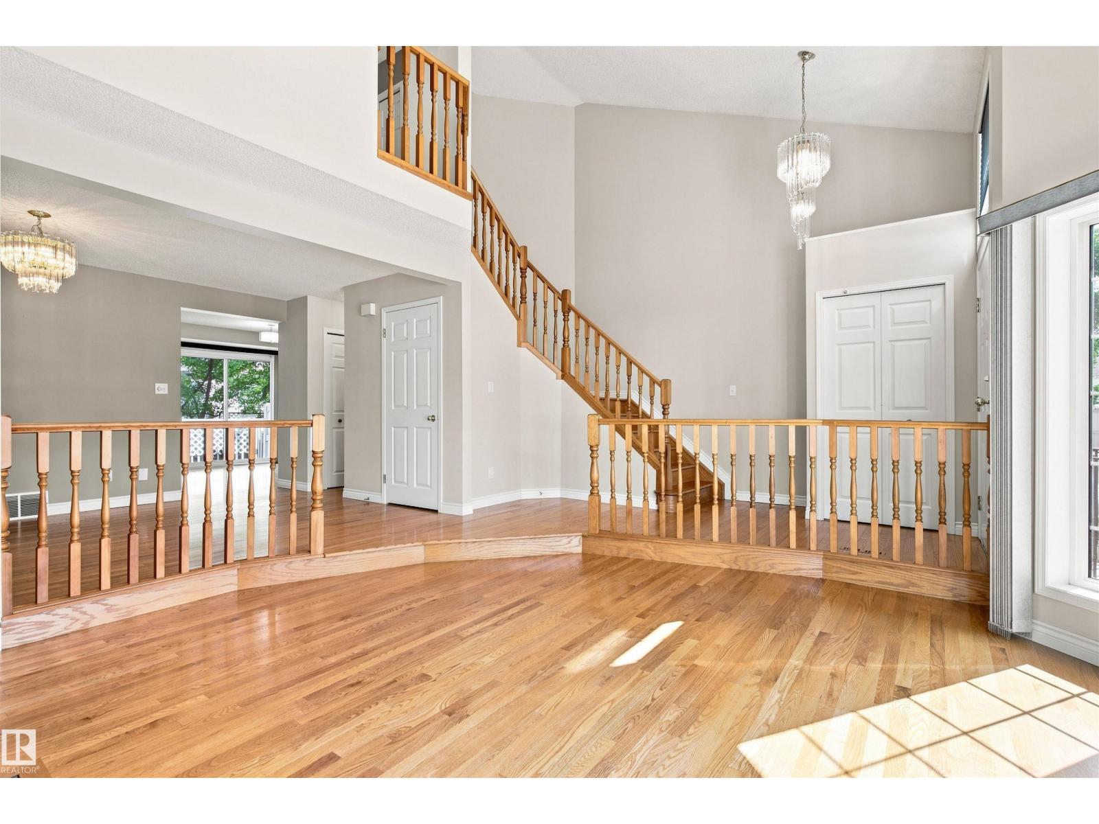 #1 3311 58 St Nw Property Photo 7