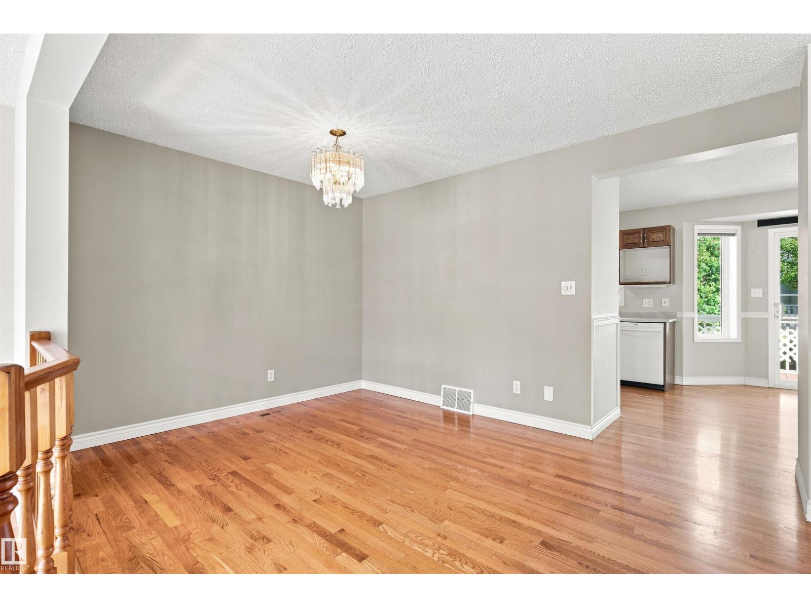 #1 3311 58 St Nw Property Photo 10