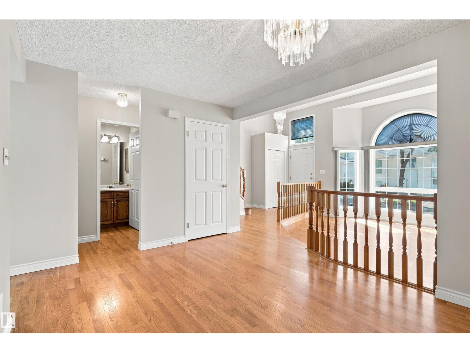 #1 3311 58 St Nw Property Photo 12