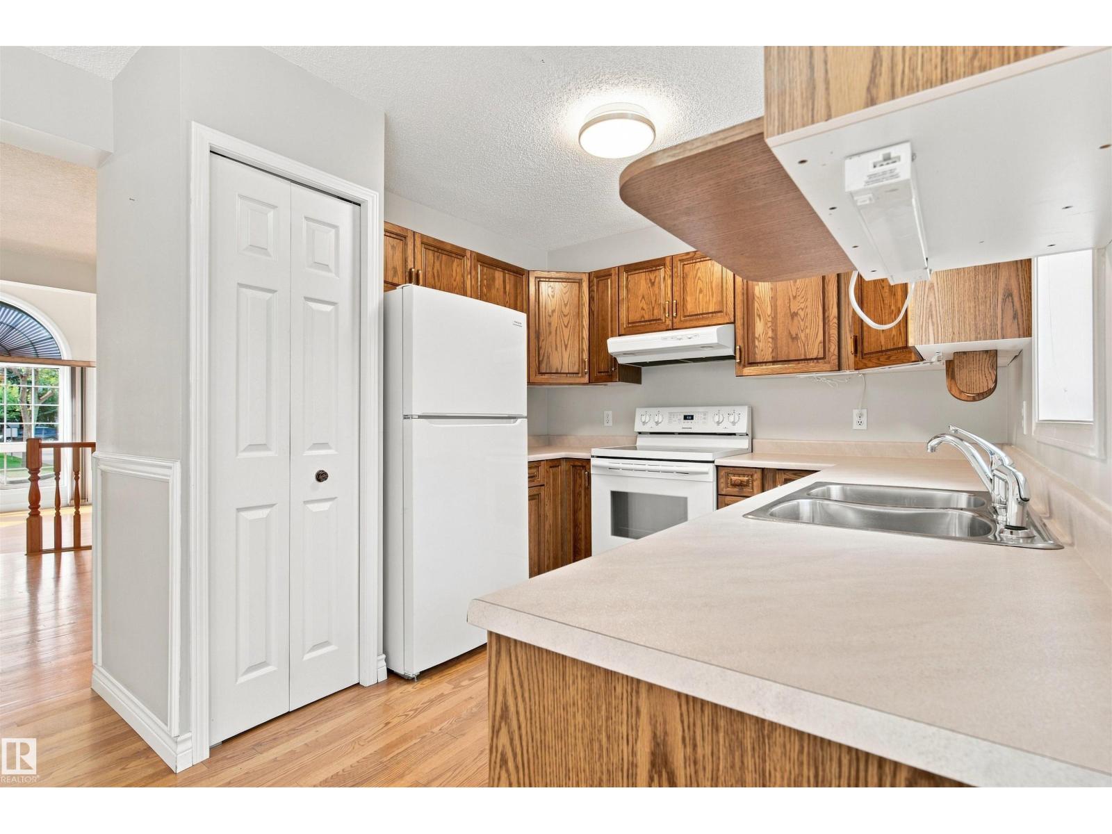 #1 3311 58 St Nw Property Photo 17