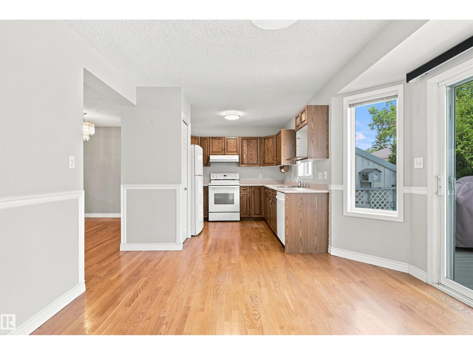 #1 3311 58 St Nw Property Photo 21