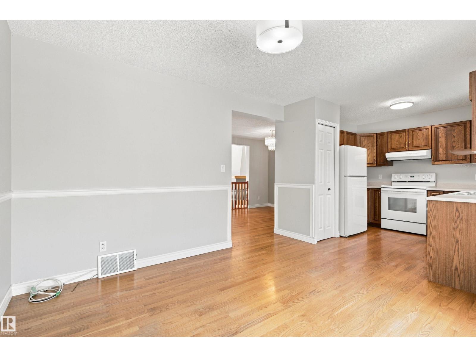 #1 3311 58 St Nw Property Photo 22