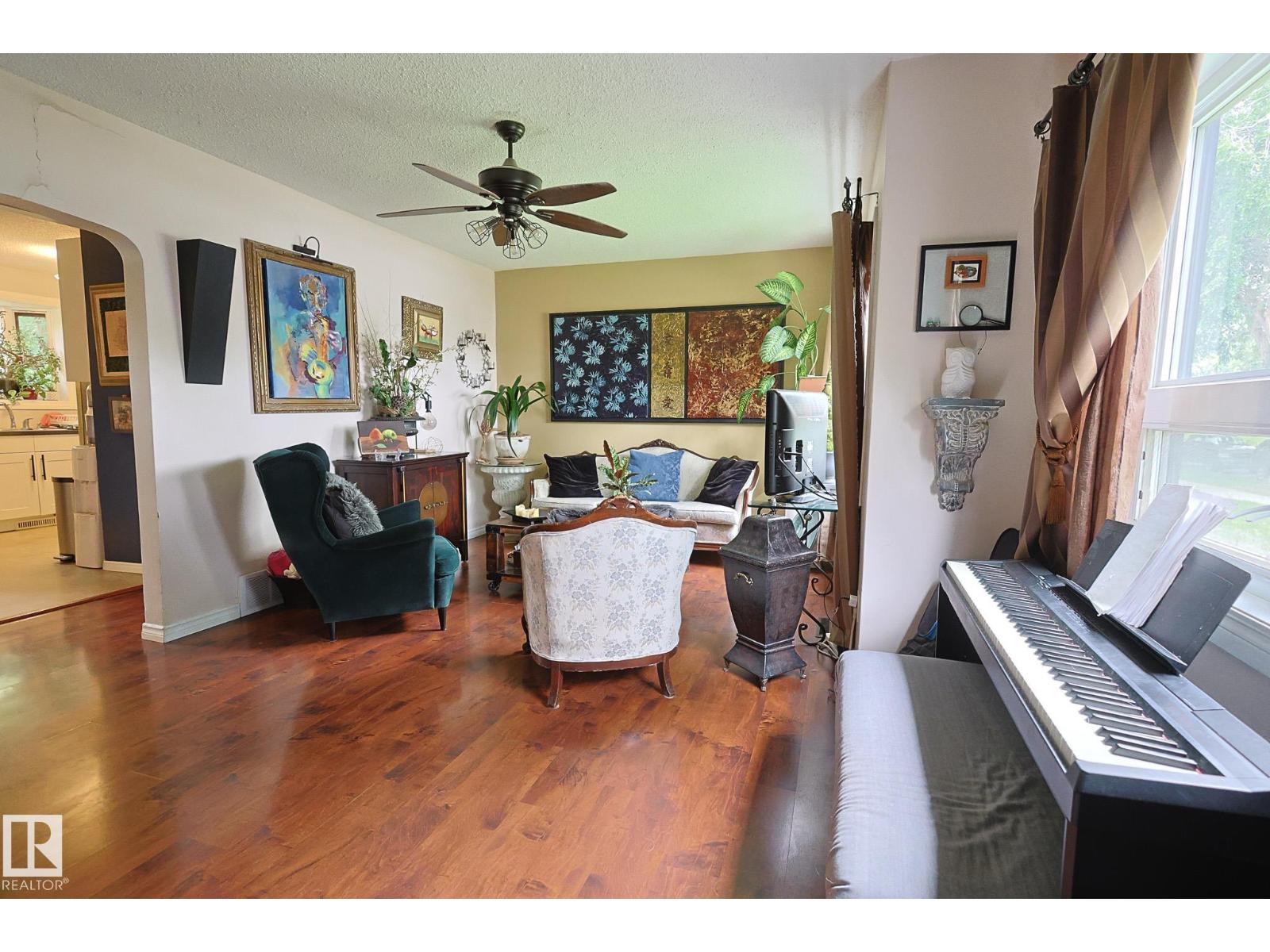 11739 129 St Nw Property Photo 4