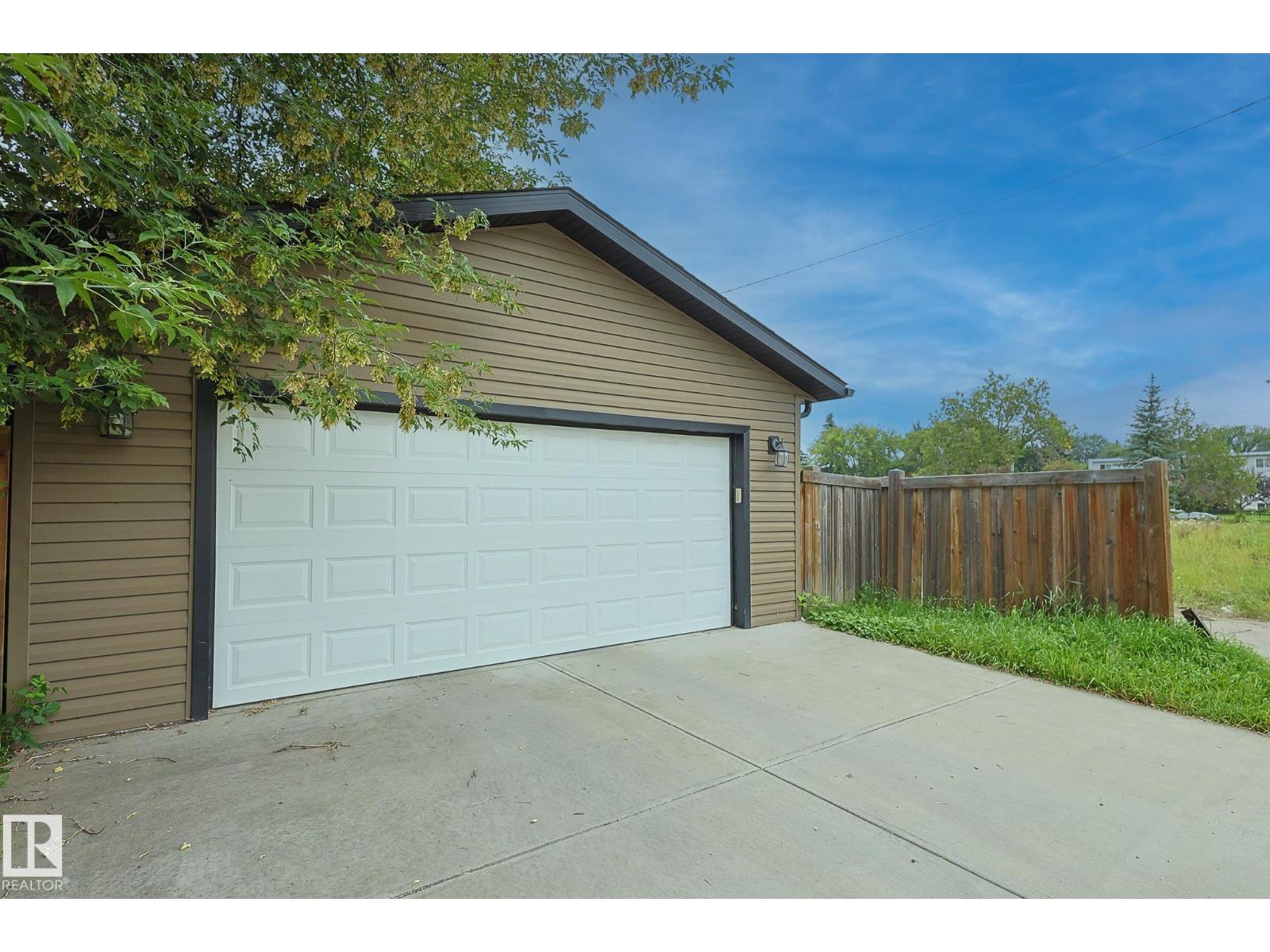 11739 129 St Nw Property Photo 16