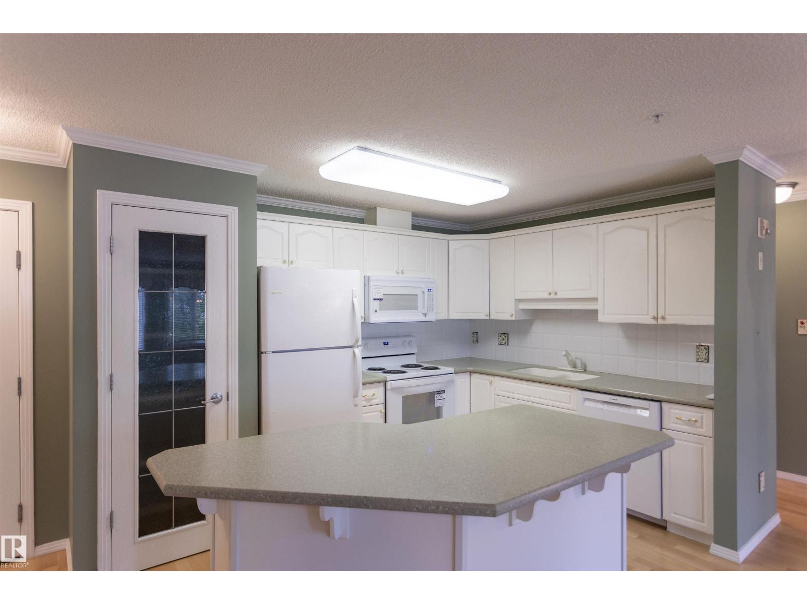 #204 2420 108 St Nw Property Photo 5