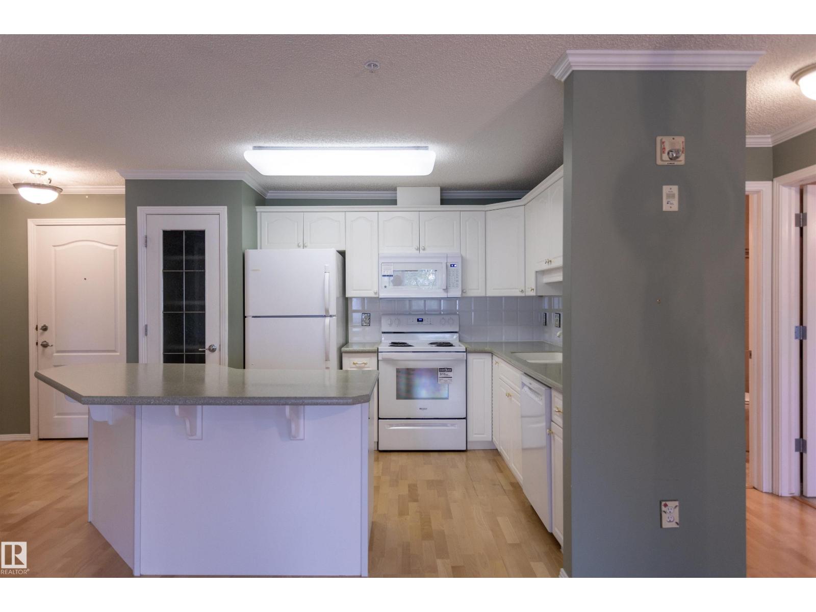 #204 2420 108 St Nw Property Photo 7