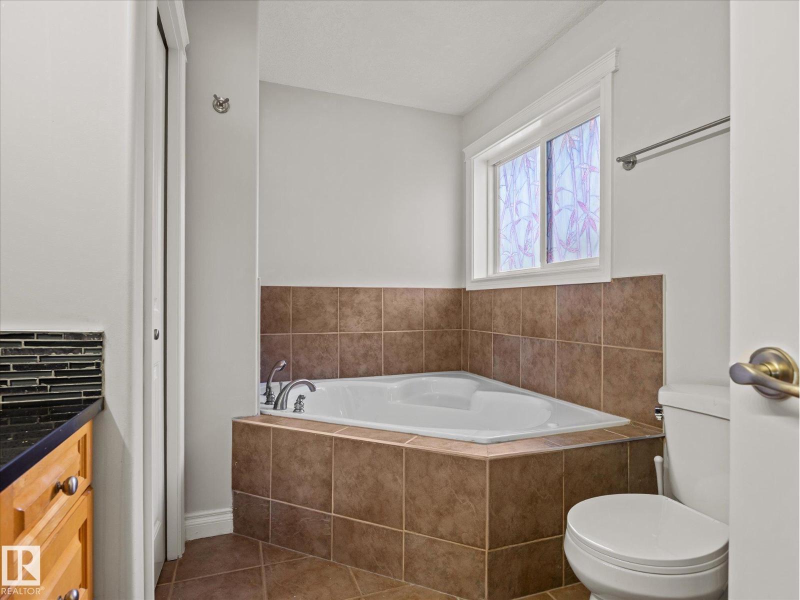 4704 160 Av Nw Property Photo 28