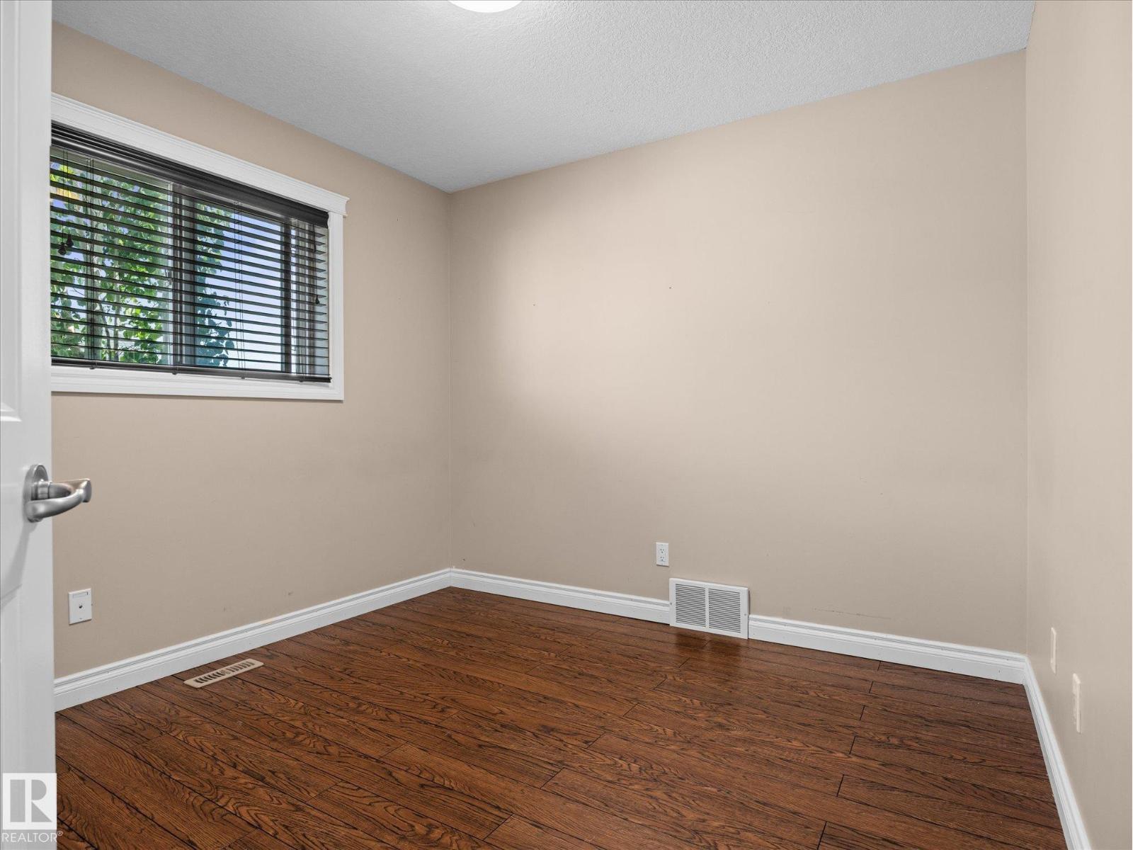 4704 160 Av Nw Property Photo 35