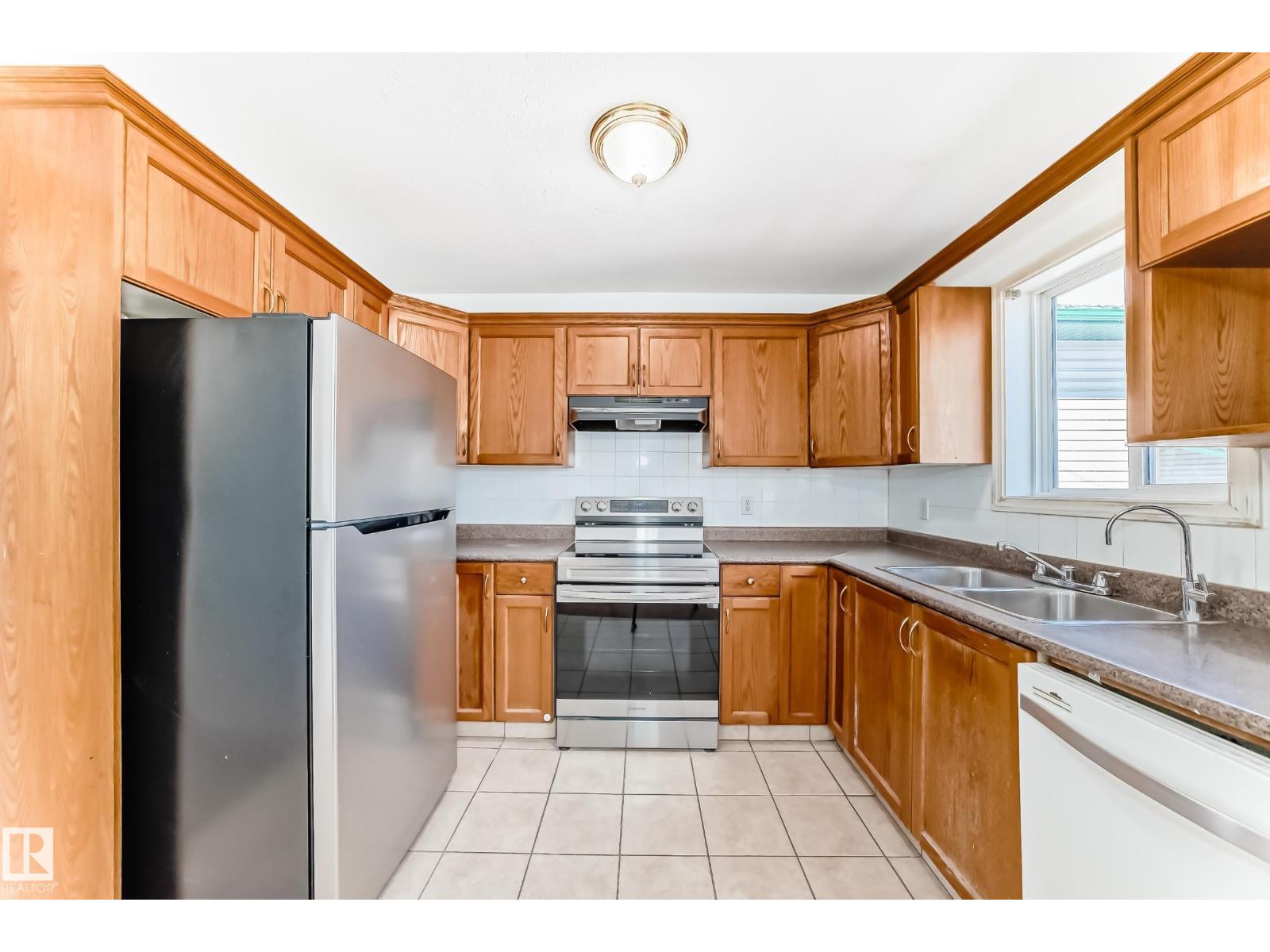 11727 83 St Nw Property Photo 6