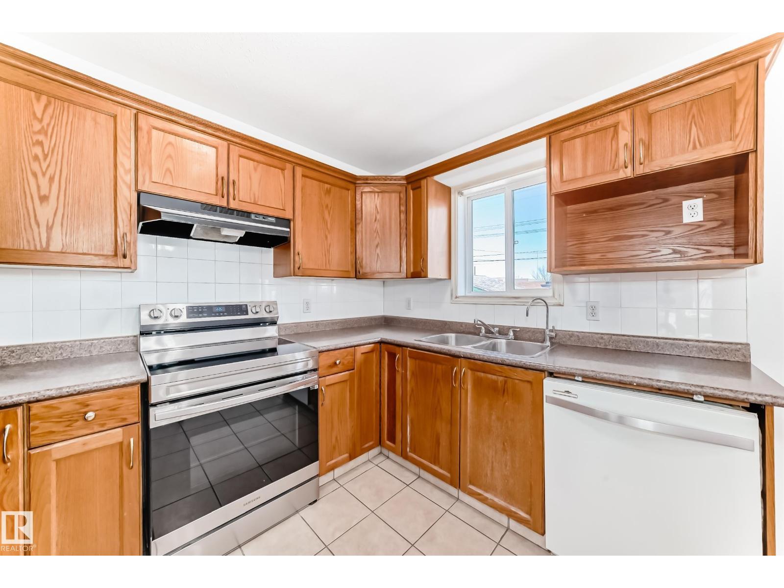 11727 83 St Nw Property Photo 7